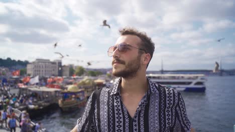 Hombre-Guapo-En-Estambul.